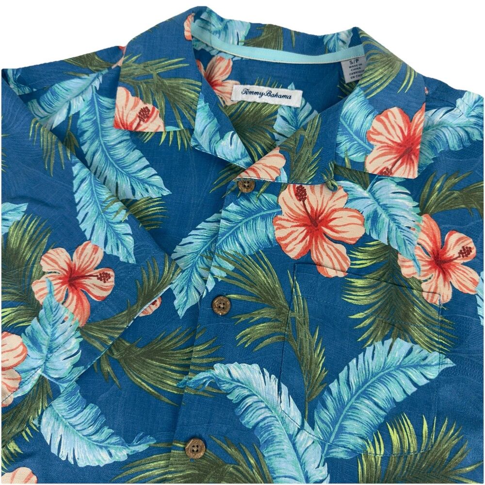Tommy Bahama Men’s Small Hawaiian Style Shirt Floral 70% Sulk 30% Coolmax